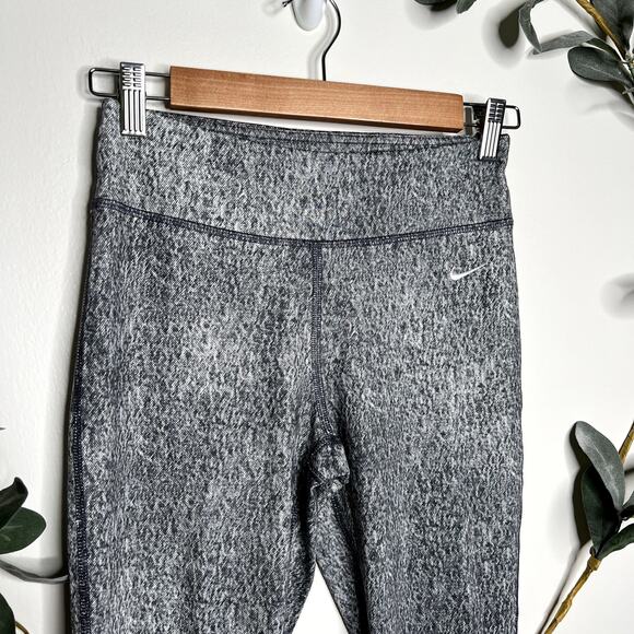 Nike Patterned Leggings LAST CALL - Picture 2 of 5
